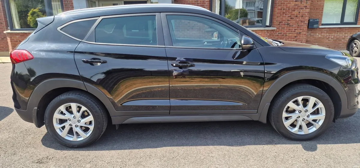 Hyundai Tucson 2019  One Lady Owner– Full History - Image 1