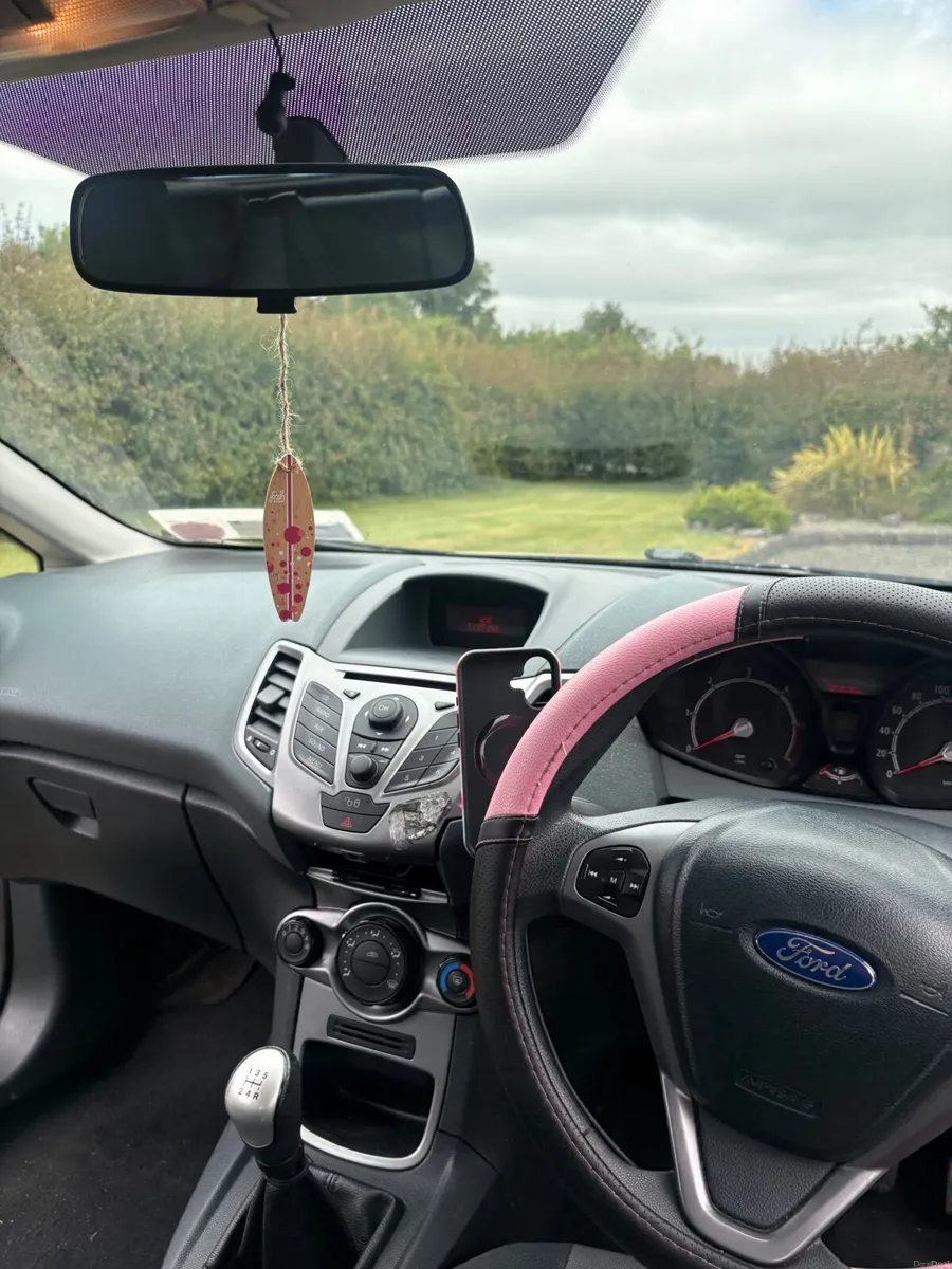 Ford Fiesta 2010 - Image 3