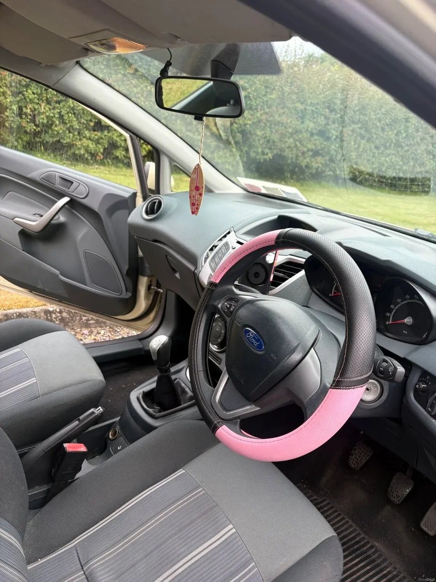 Ford Fiesta 2010 - Image 5