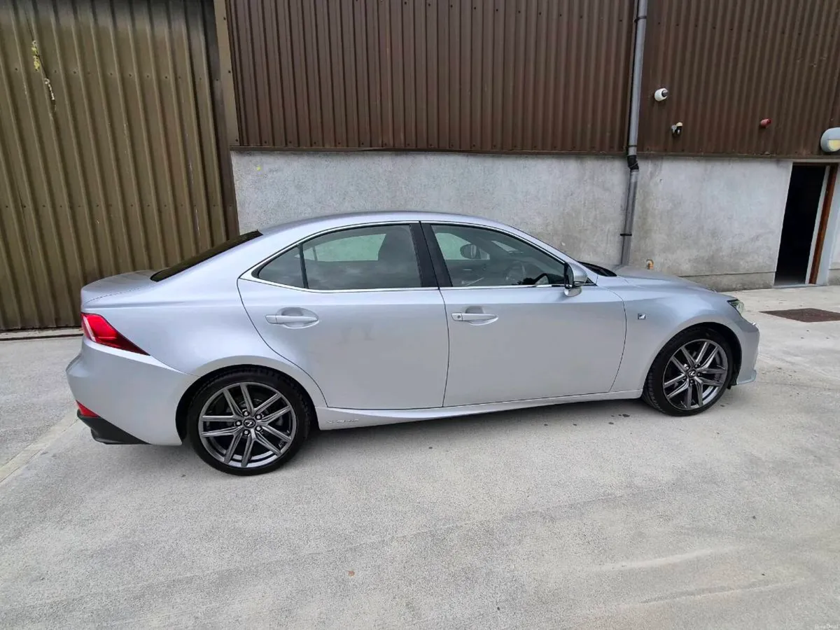 Lexus is 300h F Sport 132,300 km - Image 5