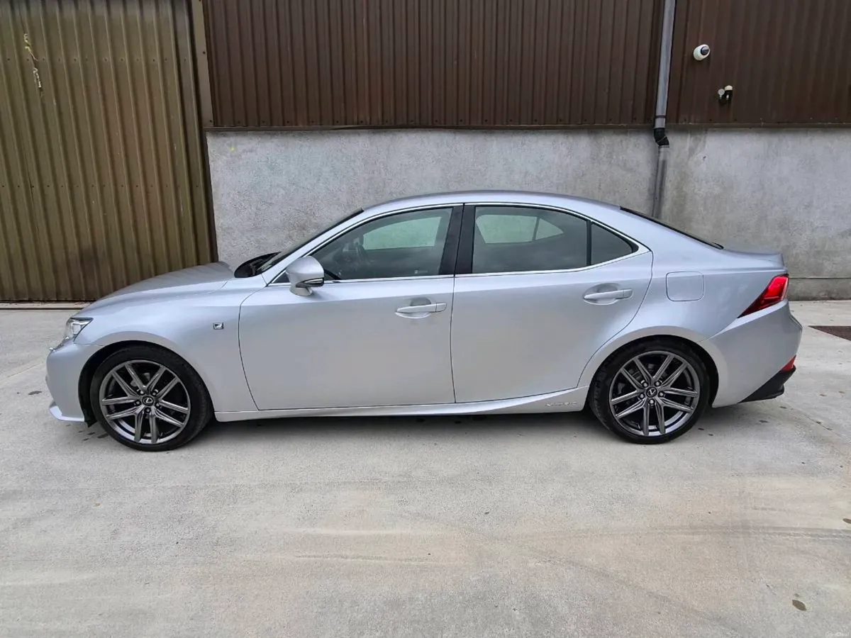 Lexus is 300h F Sport 132,300 km - Image 4