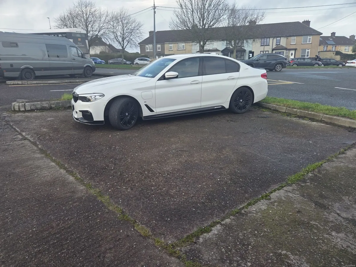 BMW 5-Series 2018 - Image 2