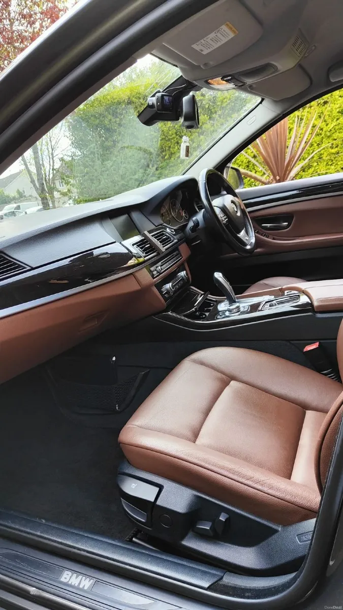 BMW 5-Series 2011 - Image 1