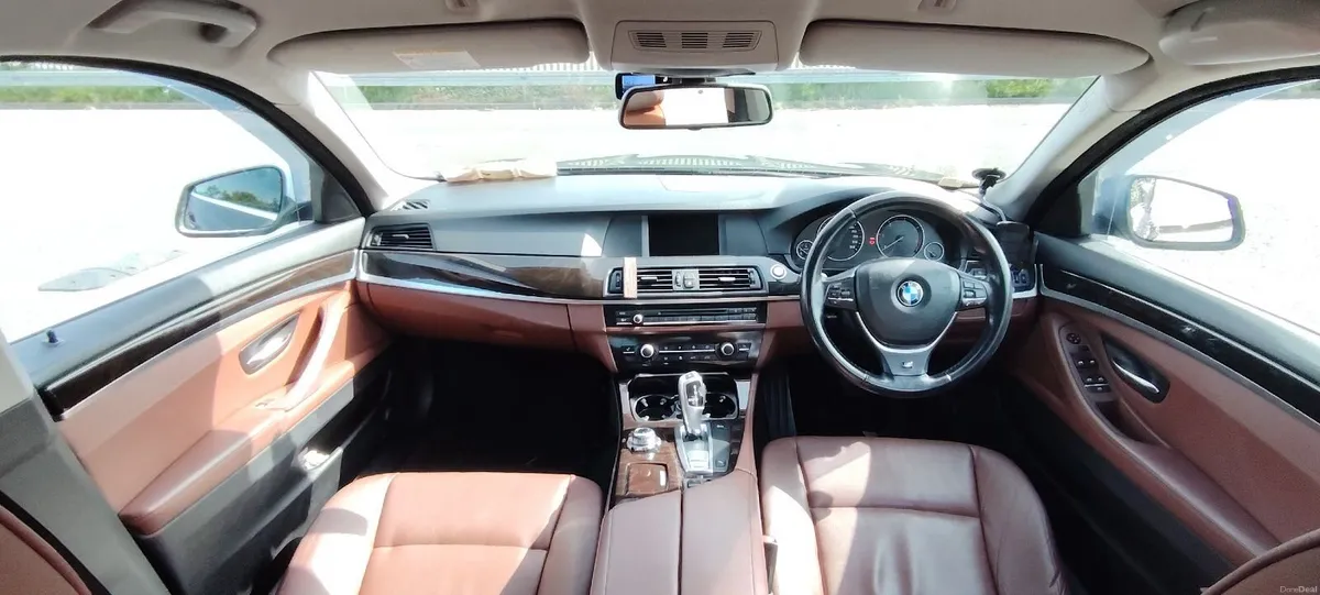 BMW 5-Series 2011 - Image 2