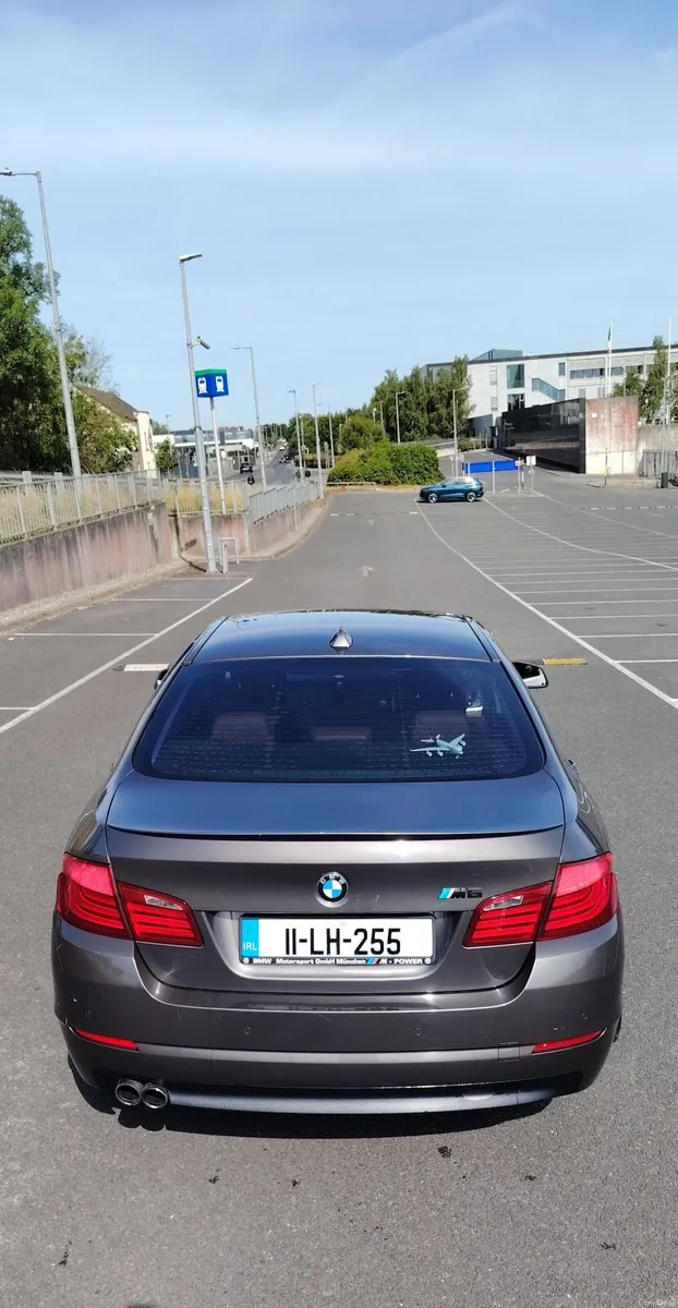 BMW 5-Series 2011 - Image 6
