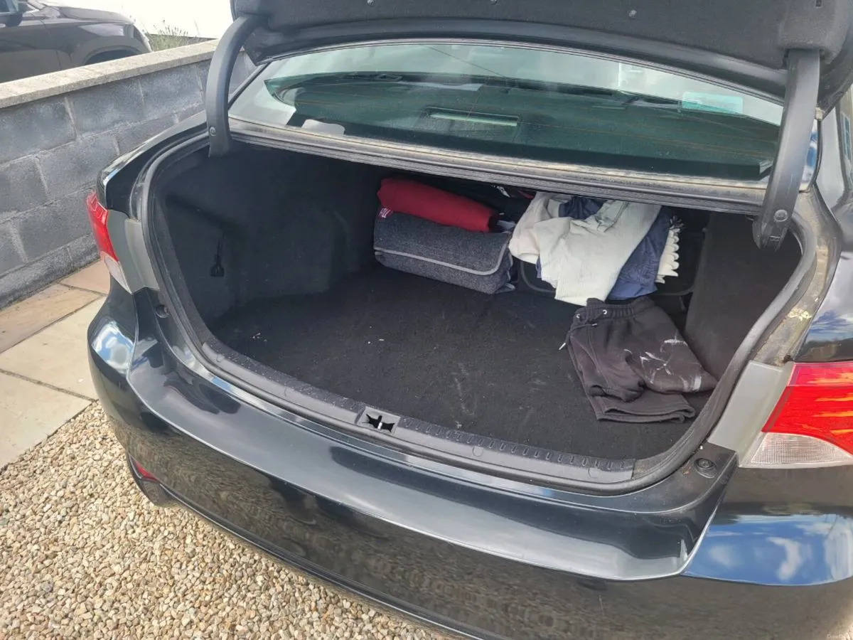 Toyota avensis... business class... IMMACULATE - Image 3