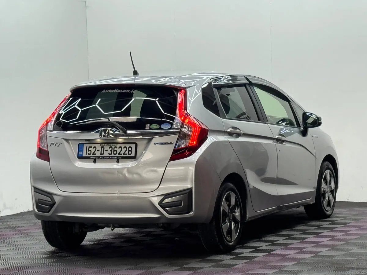 2015 Honda Fit 1.5P hybrid, Low Kms - Image 5