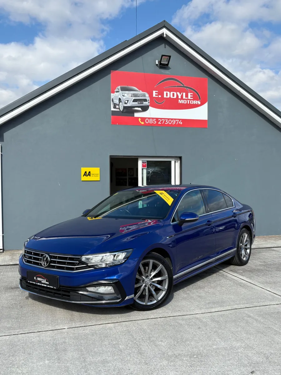 2020 Volkswagen Passat R-Line - Image 2