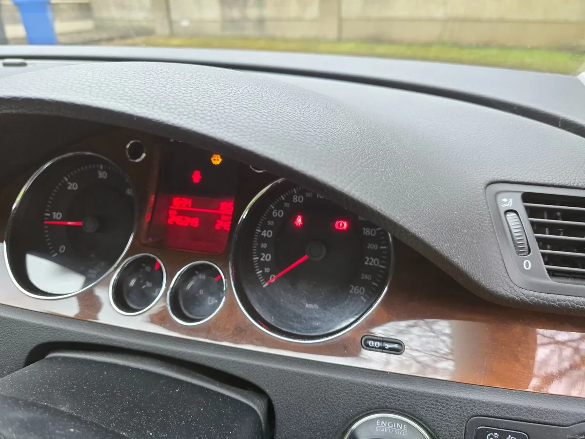 Volkswagen Passat 2009 - Image 4