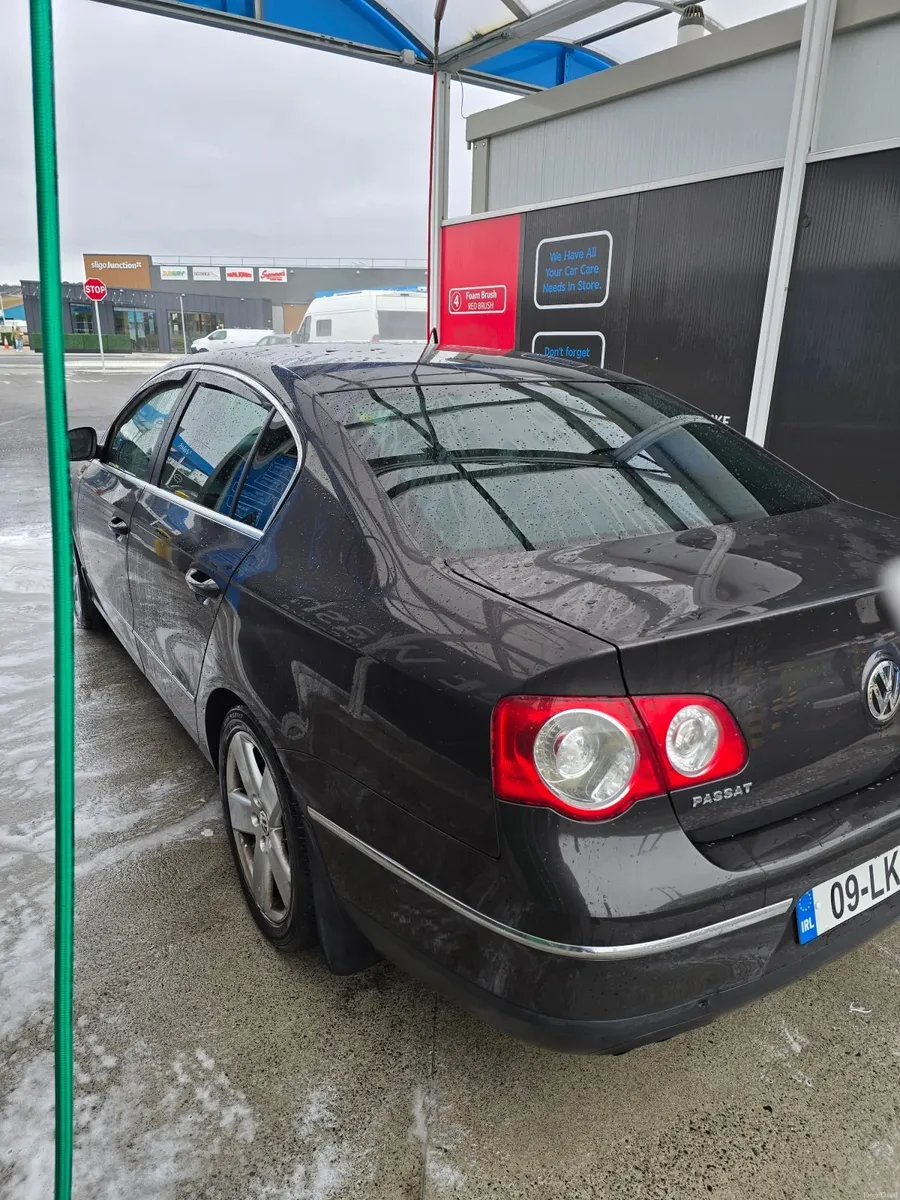 Volkswagen Passat 2009 - Image 5