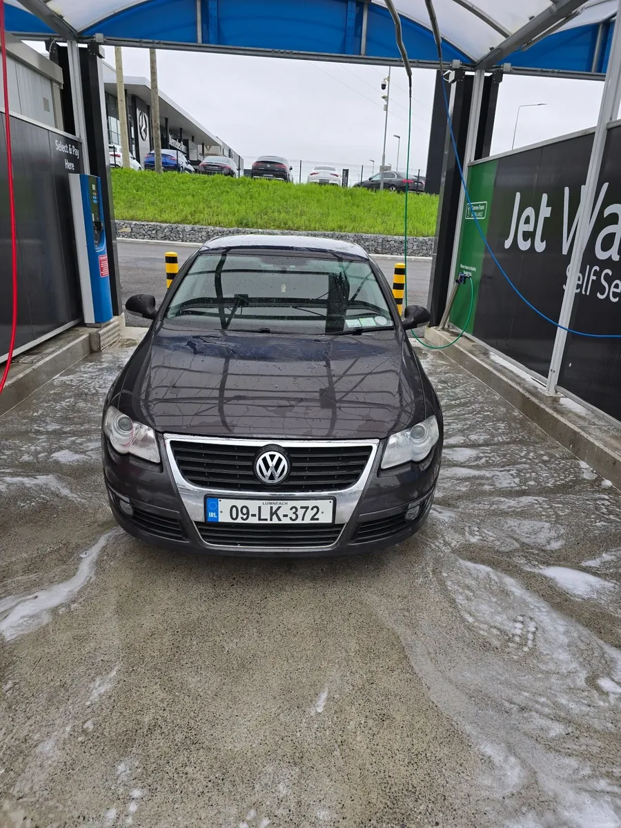 Volkswagen Passat 2009 - Image 1