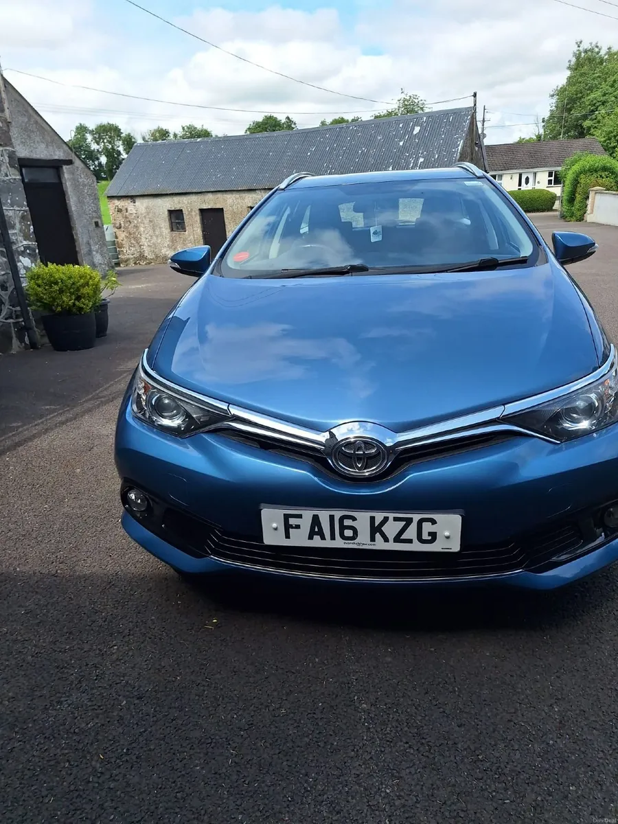 Toyota Auris 2016 - Image 2