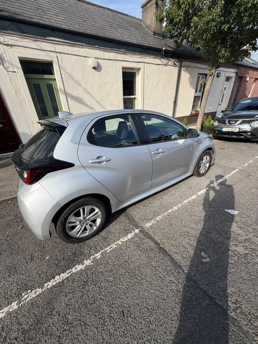 Toyota Yaris Luna Hybrid 1.5 - Image 2