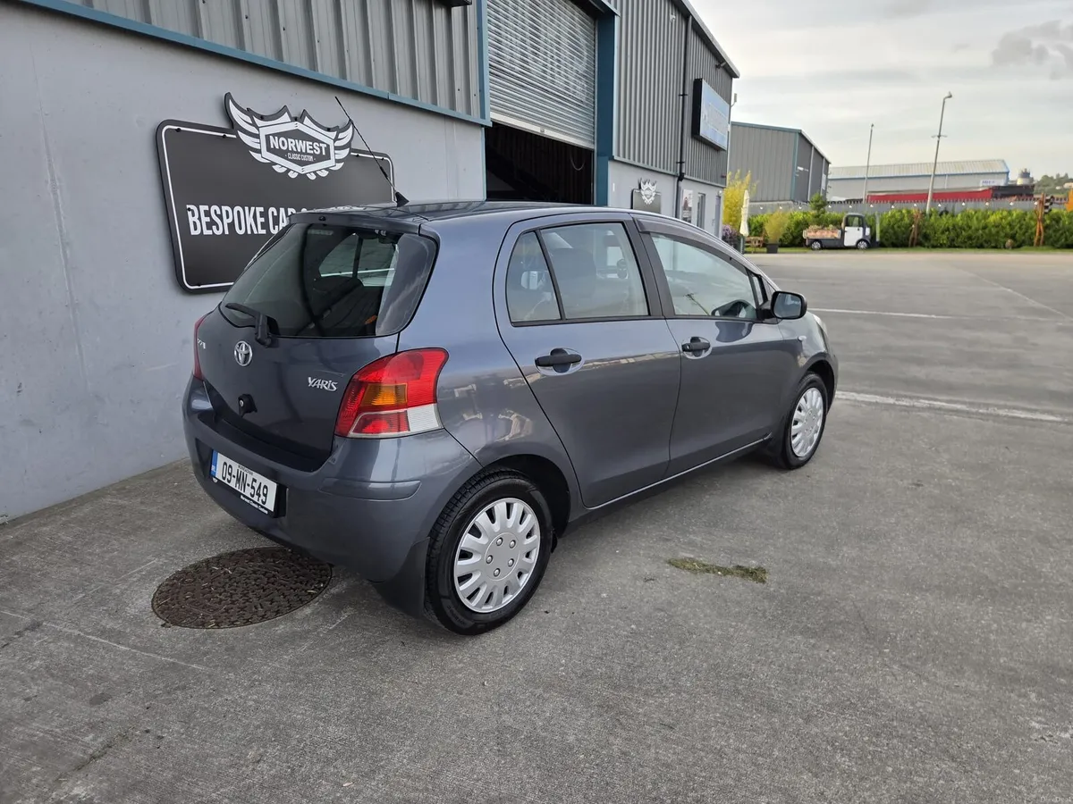 Toyota Yaris 2009 - Image 1