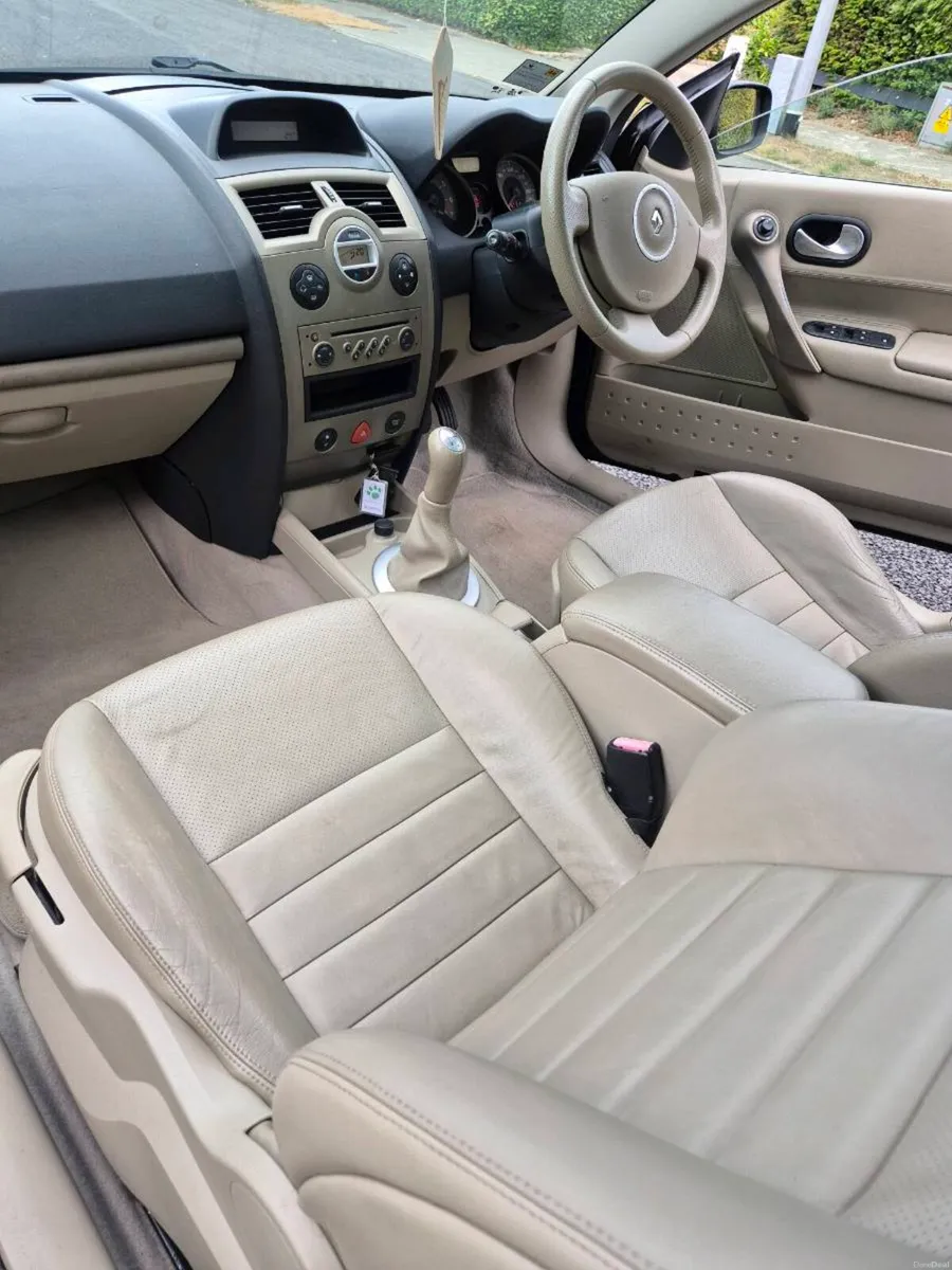 Renault Cabrio Low milage, leather, convertible - Image 4