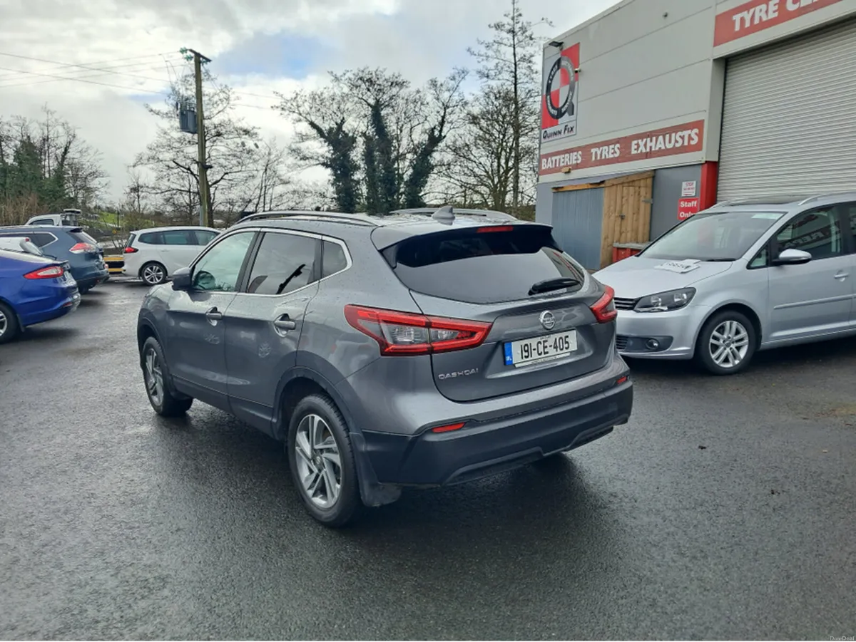 Nissan Qashqai 1.5 SV 18 4DR - Image 3