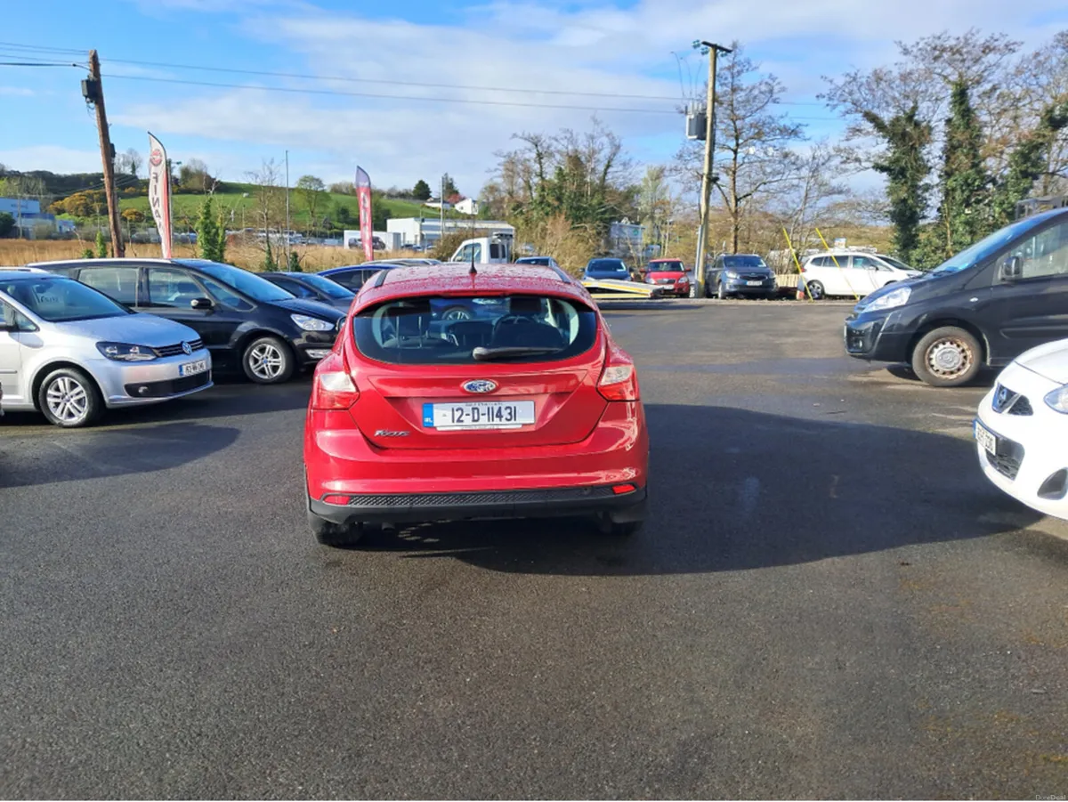 Ford Focus 1.6 TDCI 95PS 5M TITANIUM S/ S/S 4DR - Image 4
