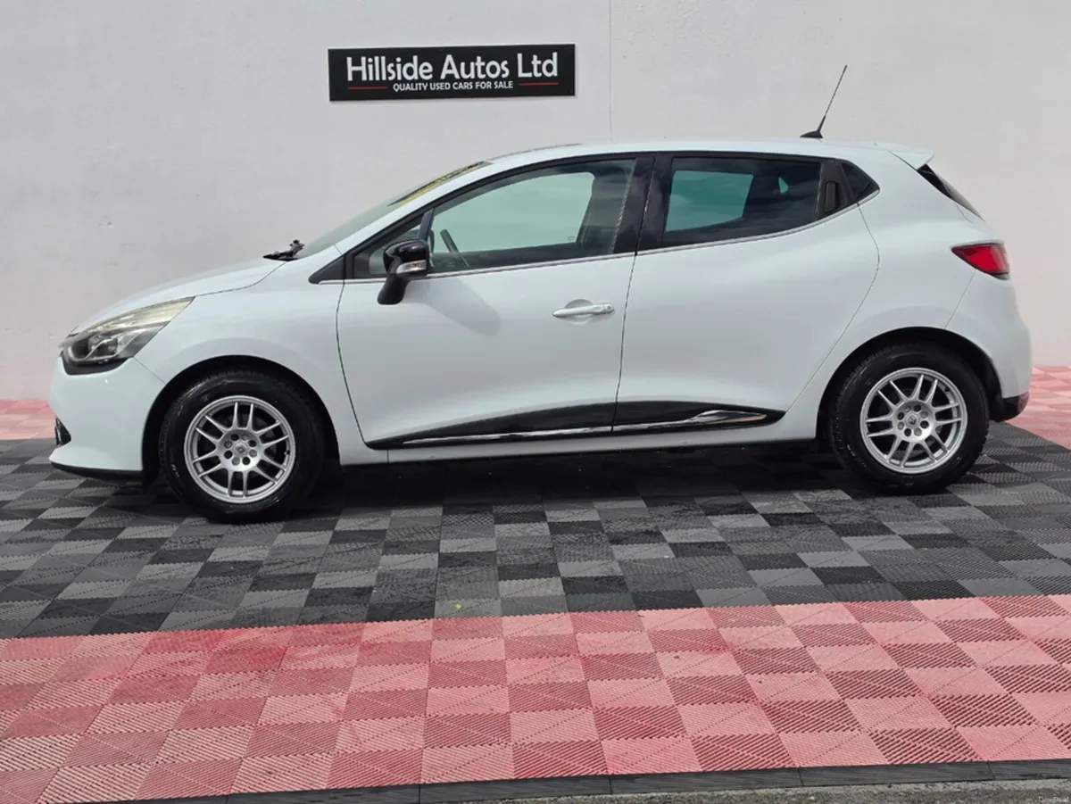Renault Clio LUTECIA 1.2 PETROL AUTOMATIC - Image 5