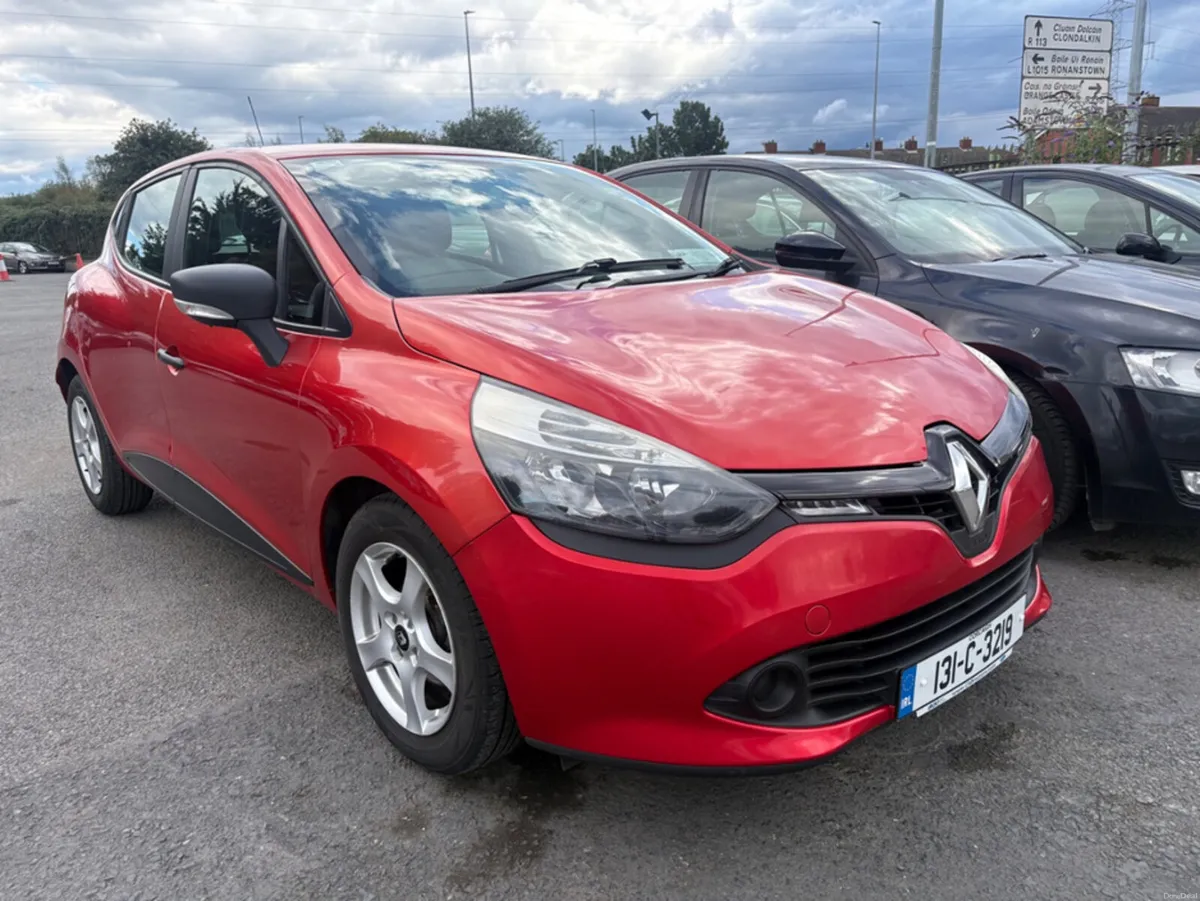 Renault Clio IV EXPRESSION 1.2 PET 4DR - Image 1