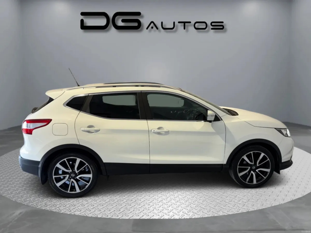Nissan Qashqai Auto - Panroof - half Leather- Low - Image 2