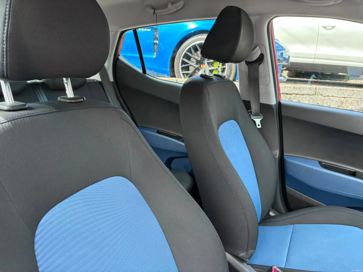 Hyundai i10 DELUXE - Image 5