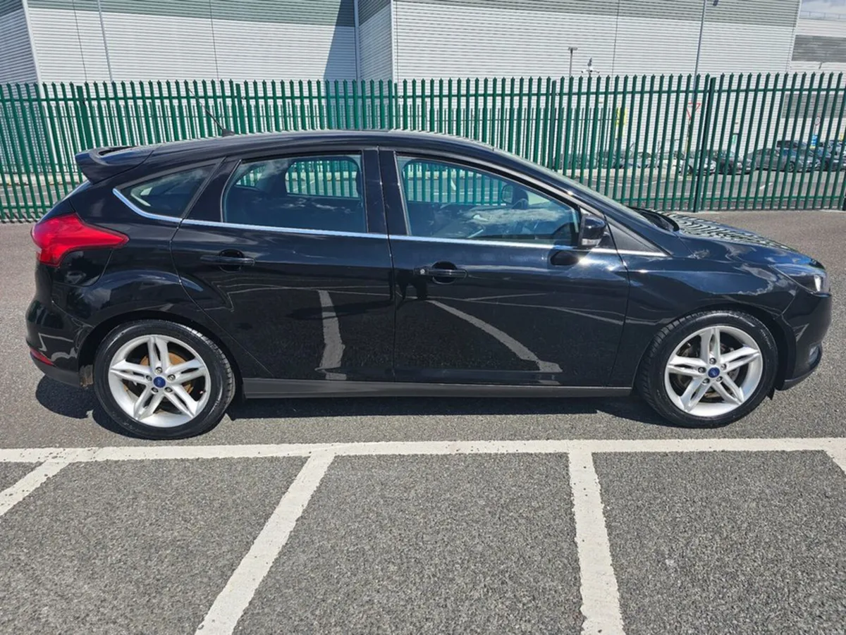 Ford Focus 1.5 TDCI, ZETEC MODEL, LOW MILEAGE, NEW - Image 5