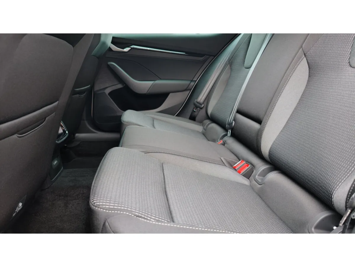 Skoda Octavia OCTAVIA SELECTION 1.5TSI 115HP WITH - Image 4