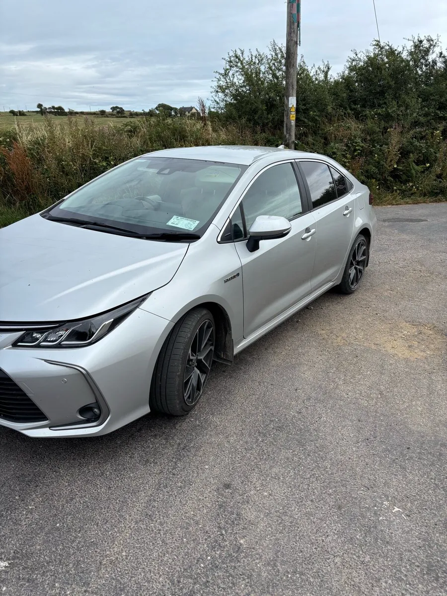 221 Toyota Corolla 1.8 petrol hybrid - Image 3