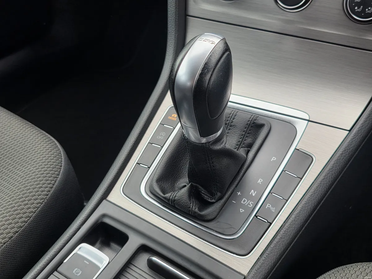 2017 Volkswagen Golf 1.6 TDI MATCH * AUTOMATIC * - Image 6