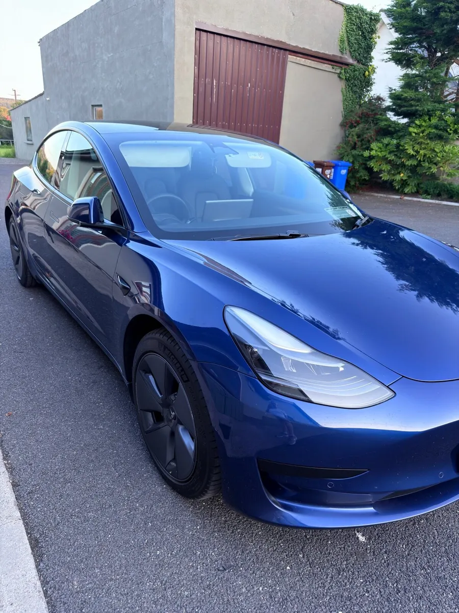 Tesla model 3 - Image 1