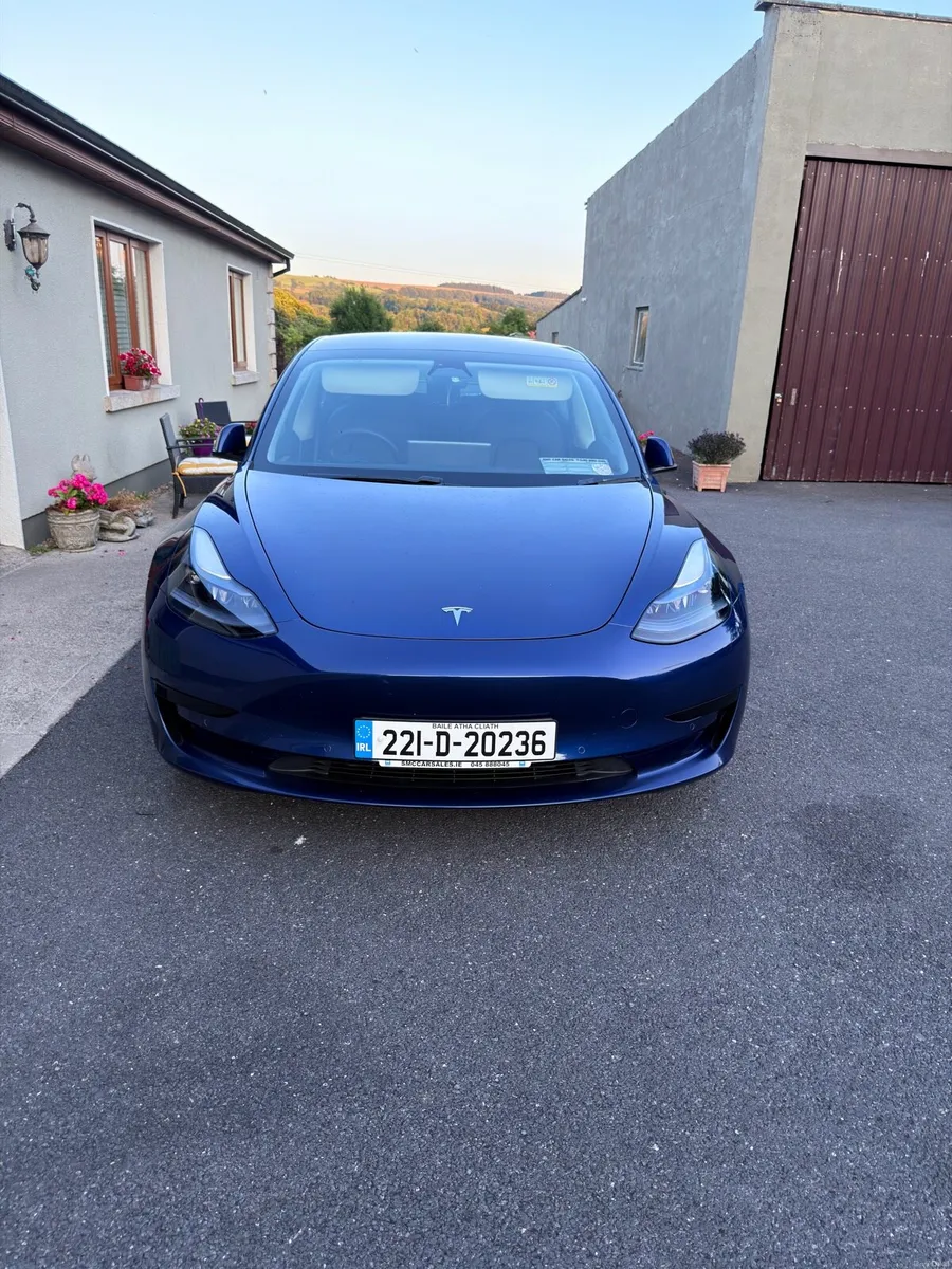 Tesla model 3 - Image 2