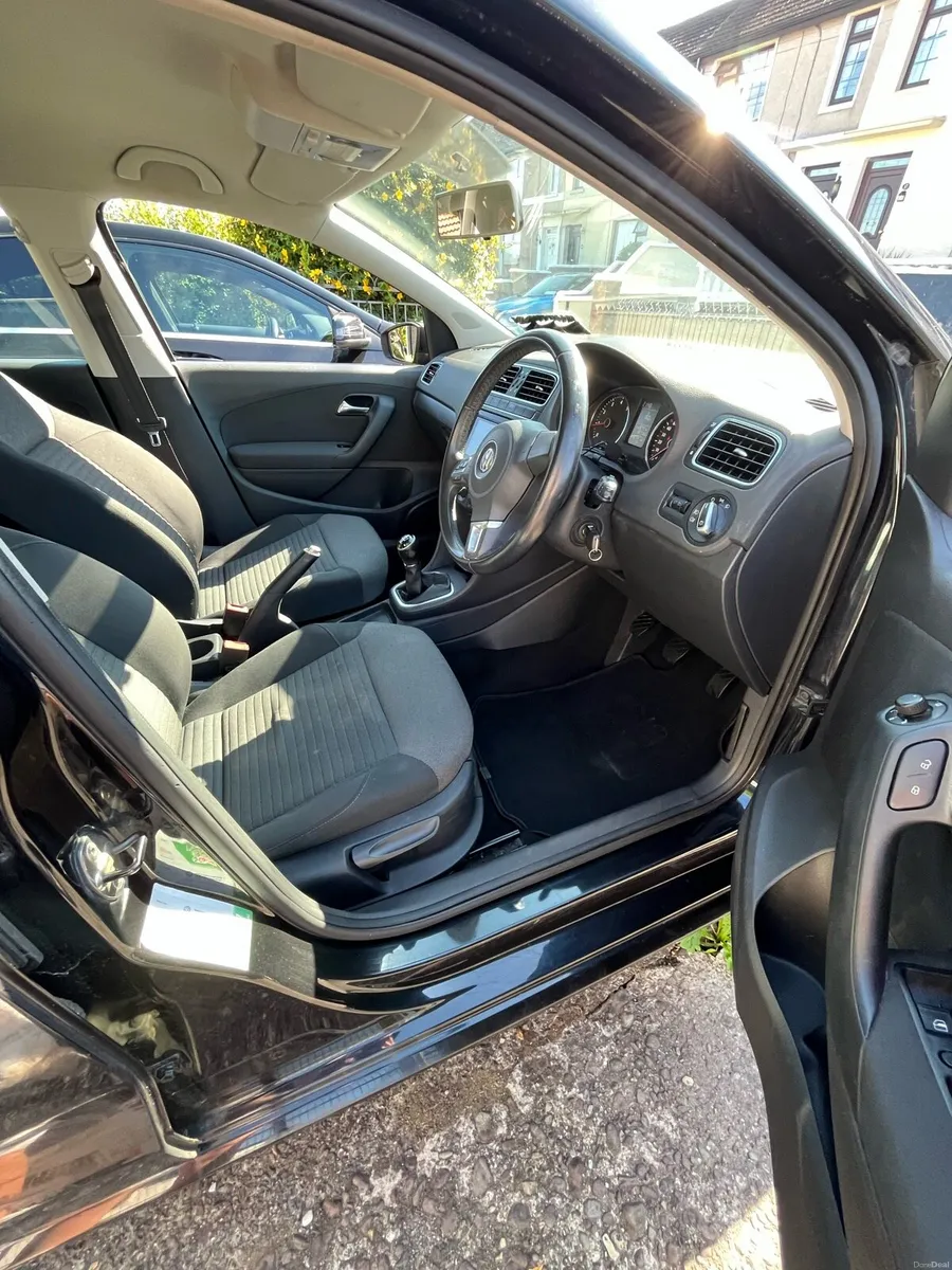 Volkswagen Polo with Apple CarPlay - Image 4
