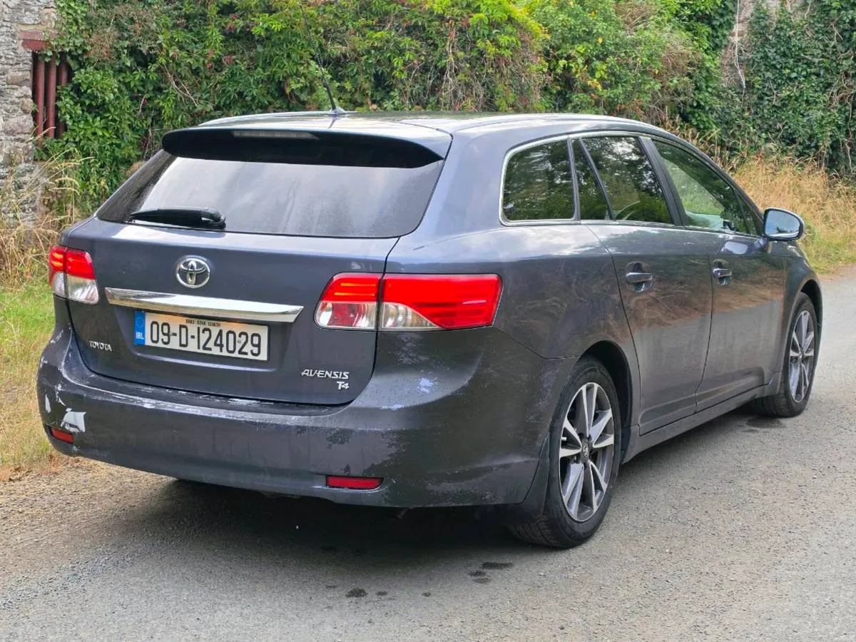 Toyota Avensis Estate - Image 4
