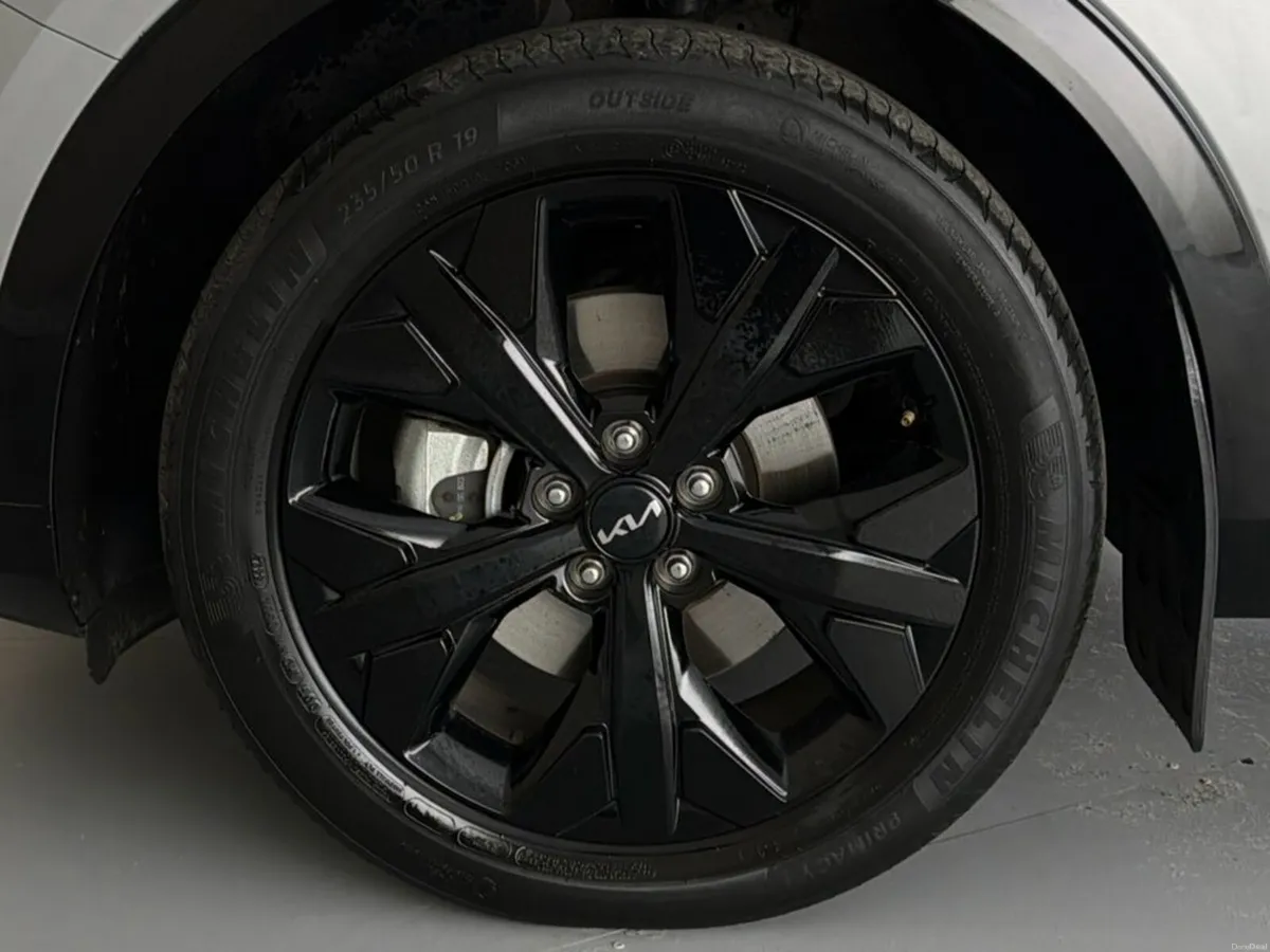 Kia Sportage Anniversary Edition Plug-in Hybrid - Image 3