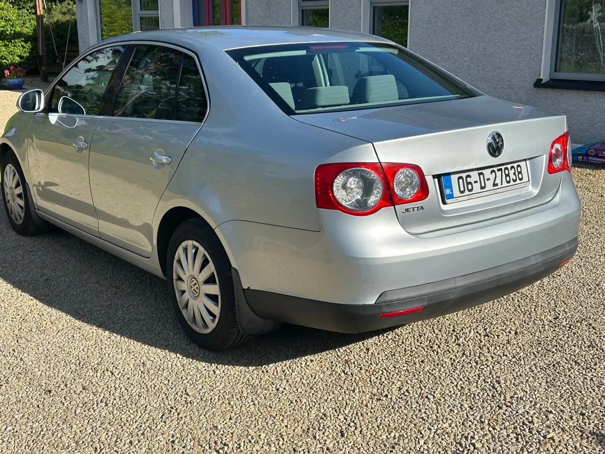 Volkswagen Jetta 2006 - Image 2