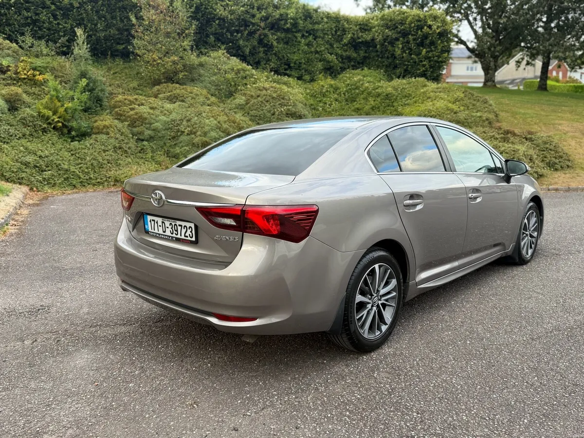 171 Toyota avensis Sol - Image 3