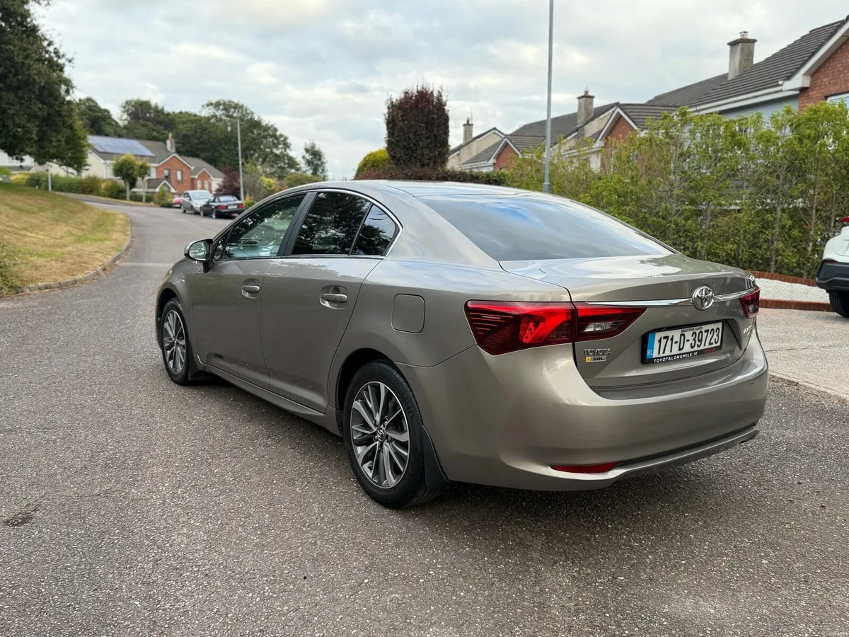 171 Toyota avensis Sol - Image 4
