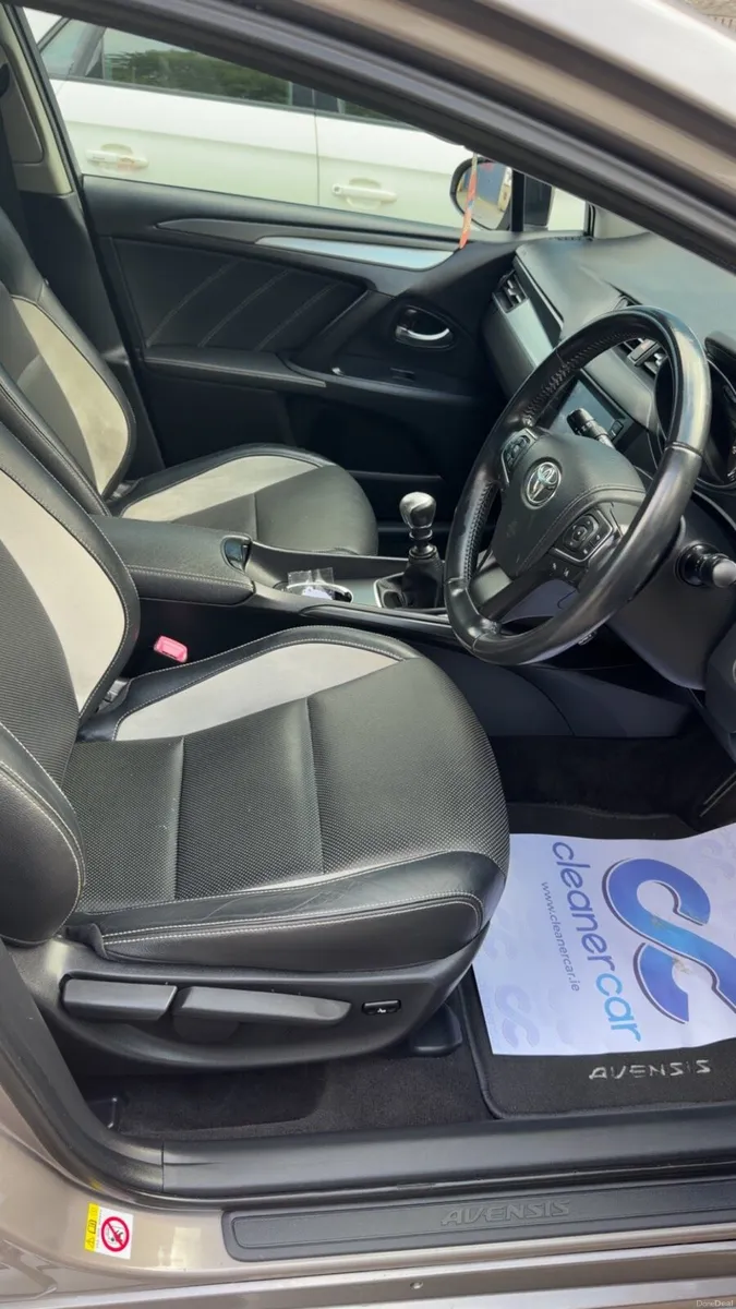 171 Toyota avensis Sol - Image 5