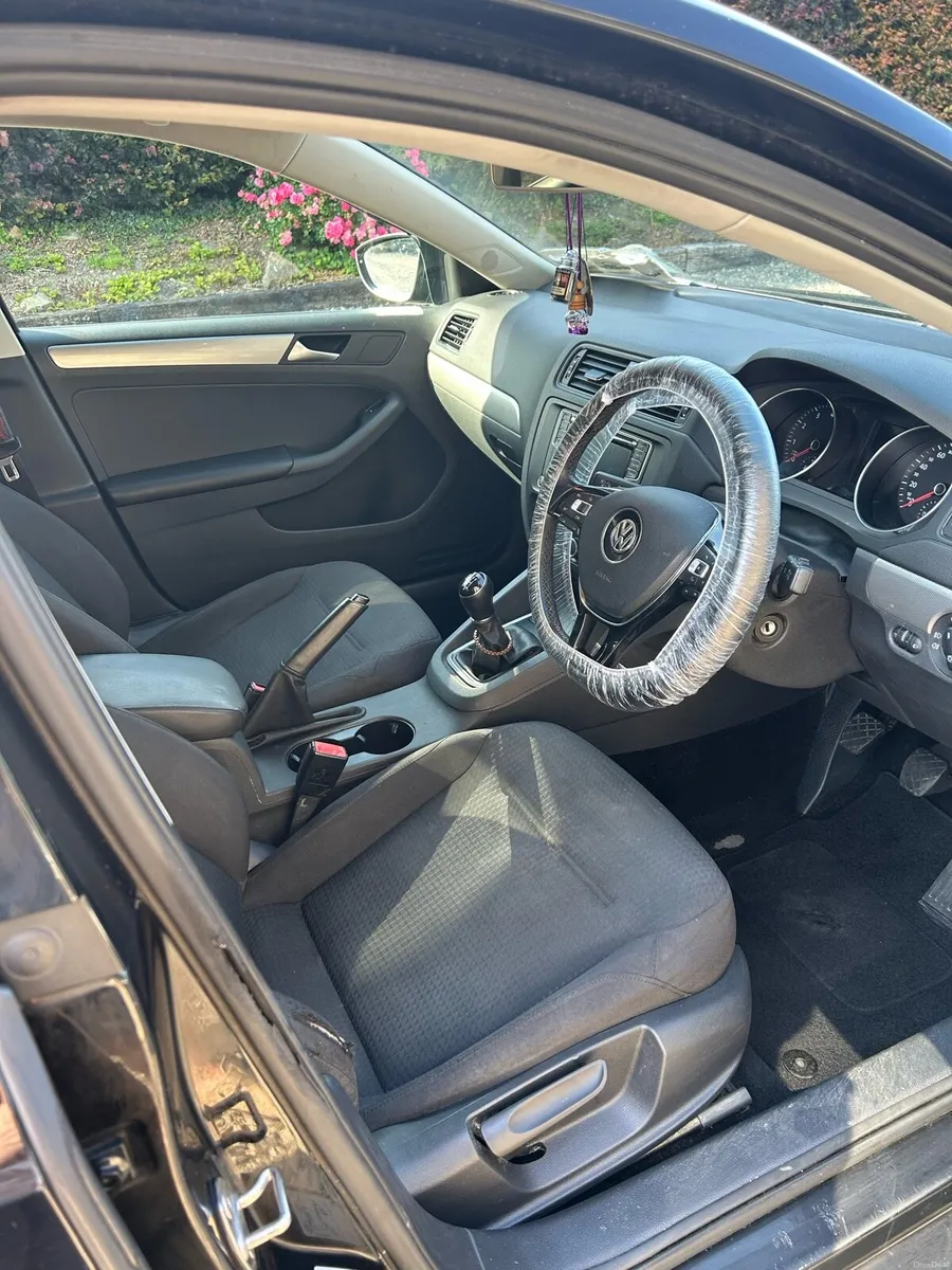 Volkswagen Jetta - Image 5