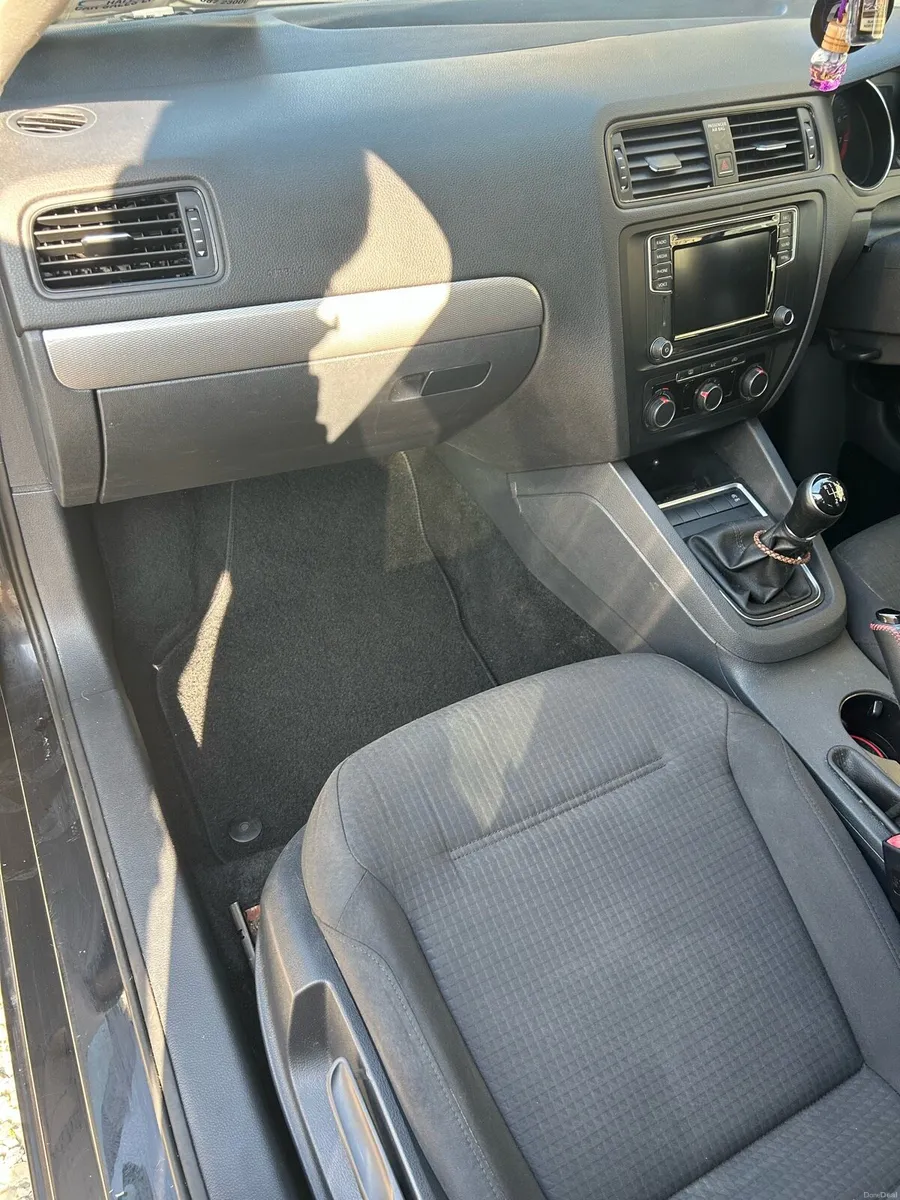 Volkswagen Jetta - Image 6