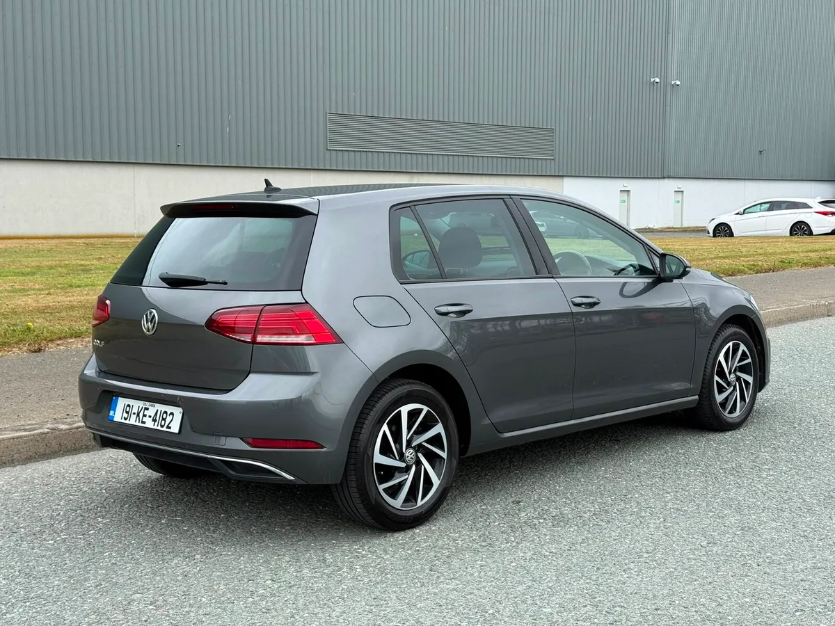 2019 Volkswagen golf really low mileage - Image 3