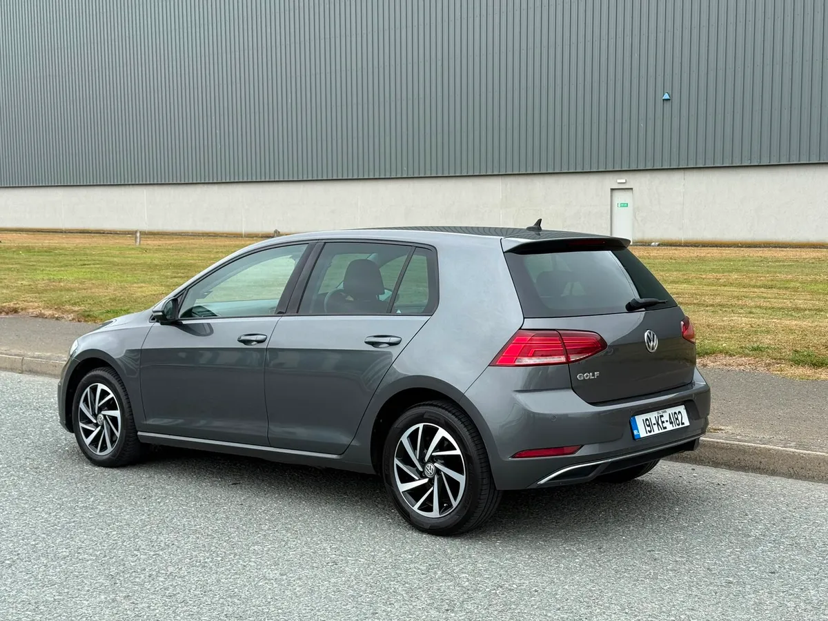 2019 Volkswagen golf really low mileage - Image 5