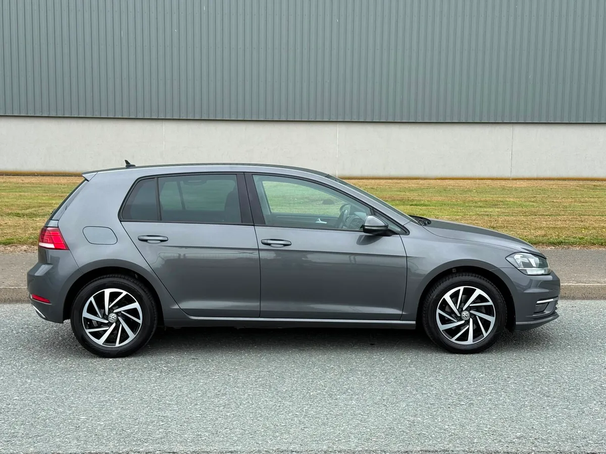 2019 Volkswagen golf really low mileage - Image 6