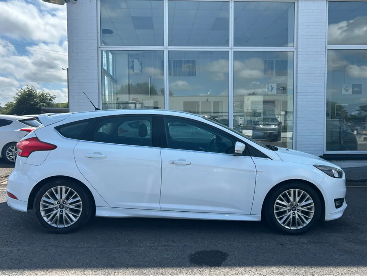 Ford Focus 2016 - Image 2