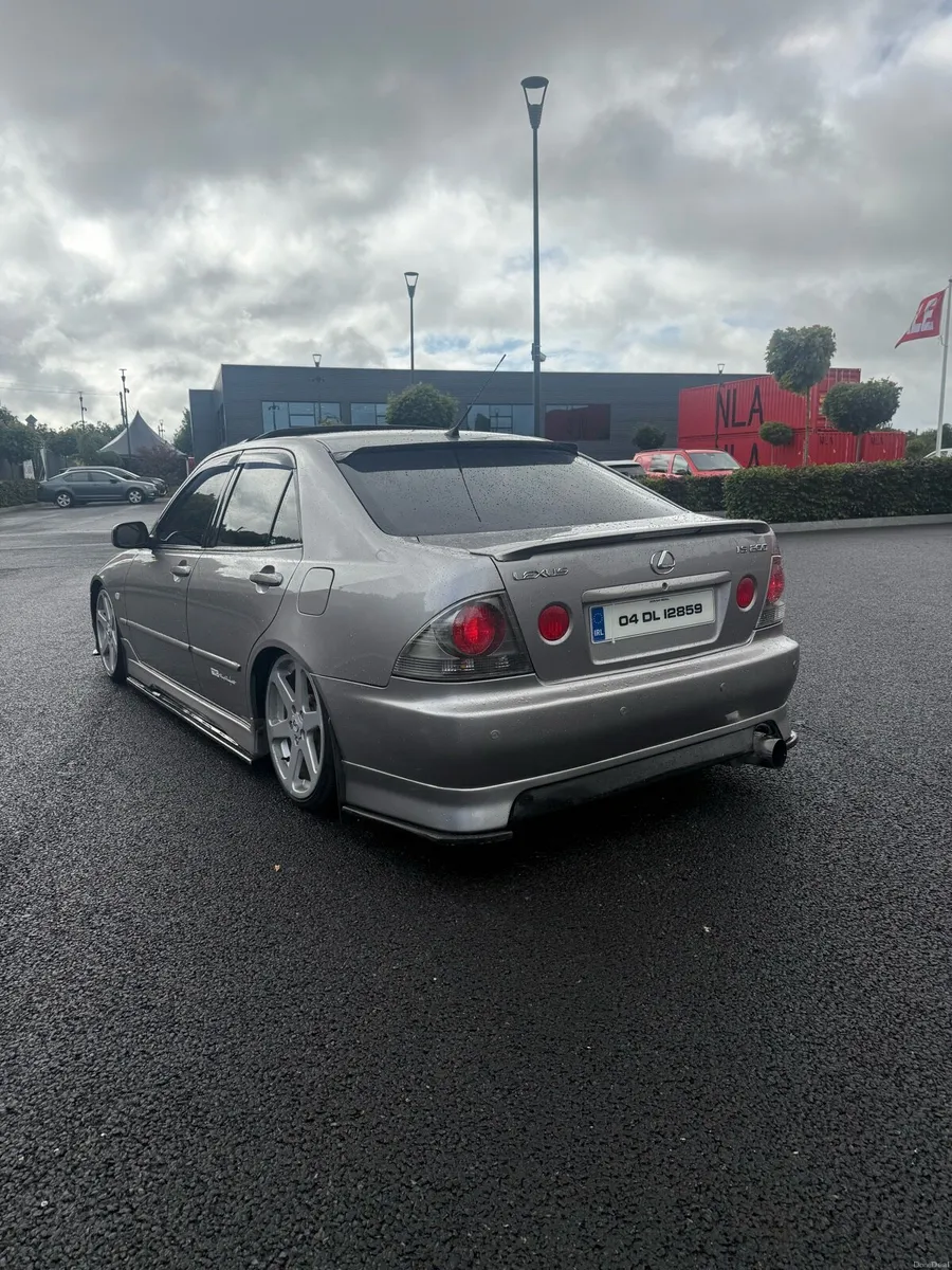 Le Lexus is200 - Image 3