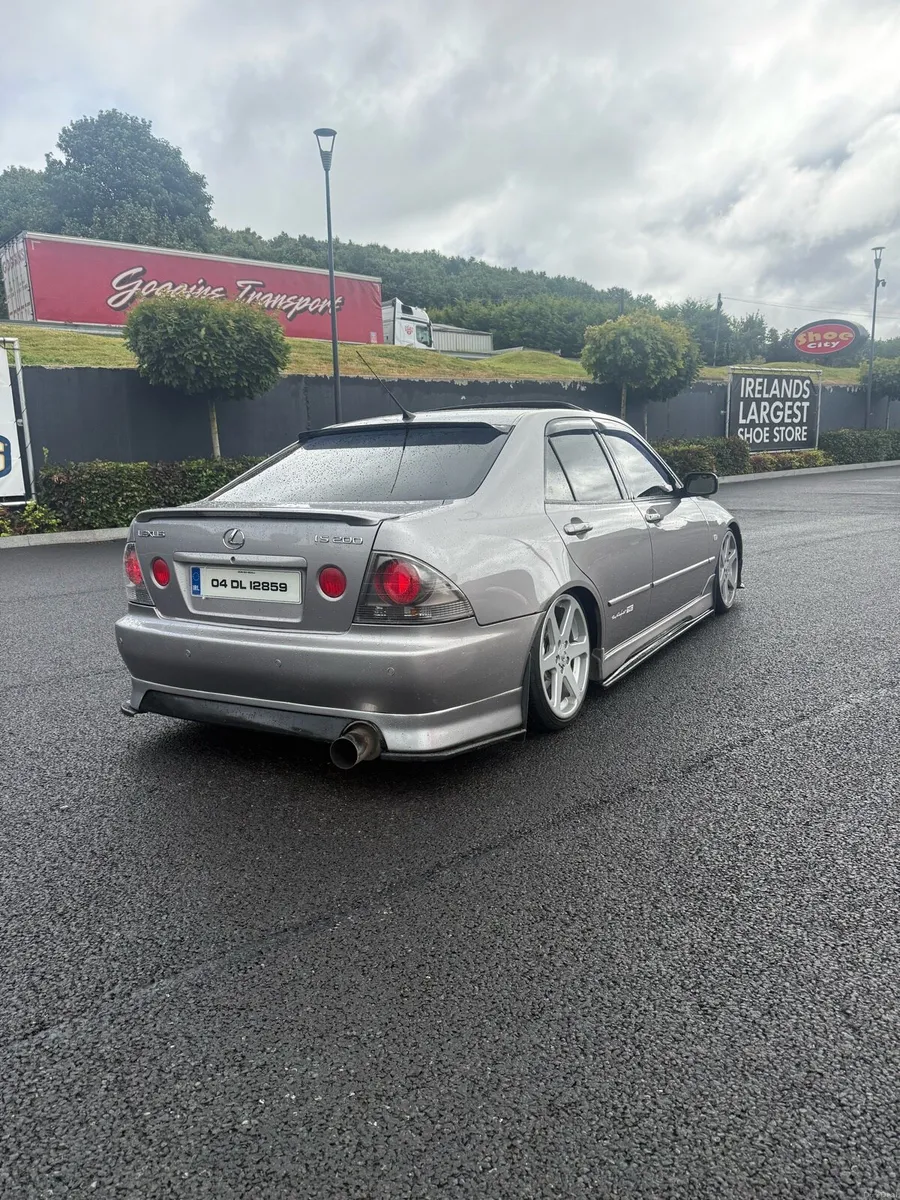Le Lexus is200 - Image 4