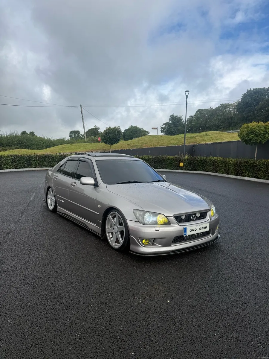 Le Lexus is200 - Image 1