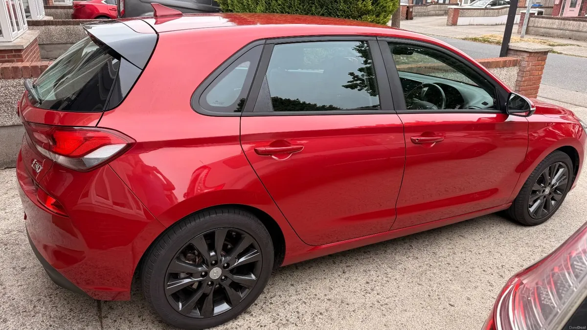 Hyundai i30 2018 Deluxe Low miles - Image 3