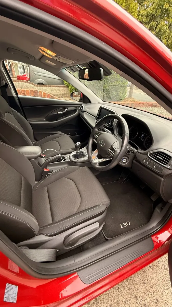 Hyundai i30 2018 Deluxe Low miles - Image 4
