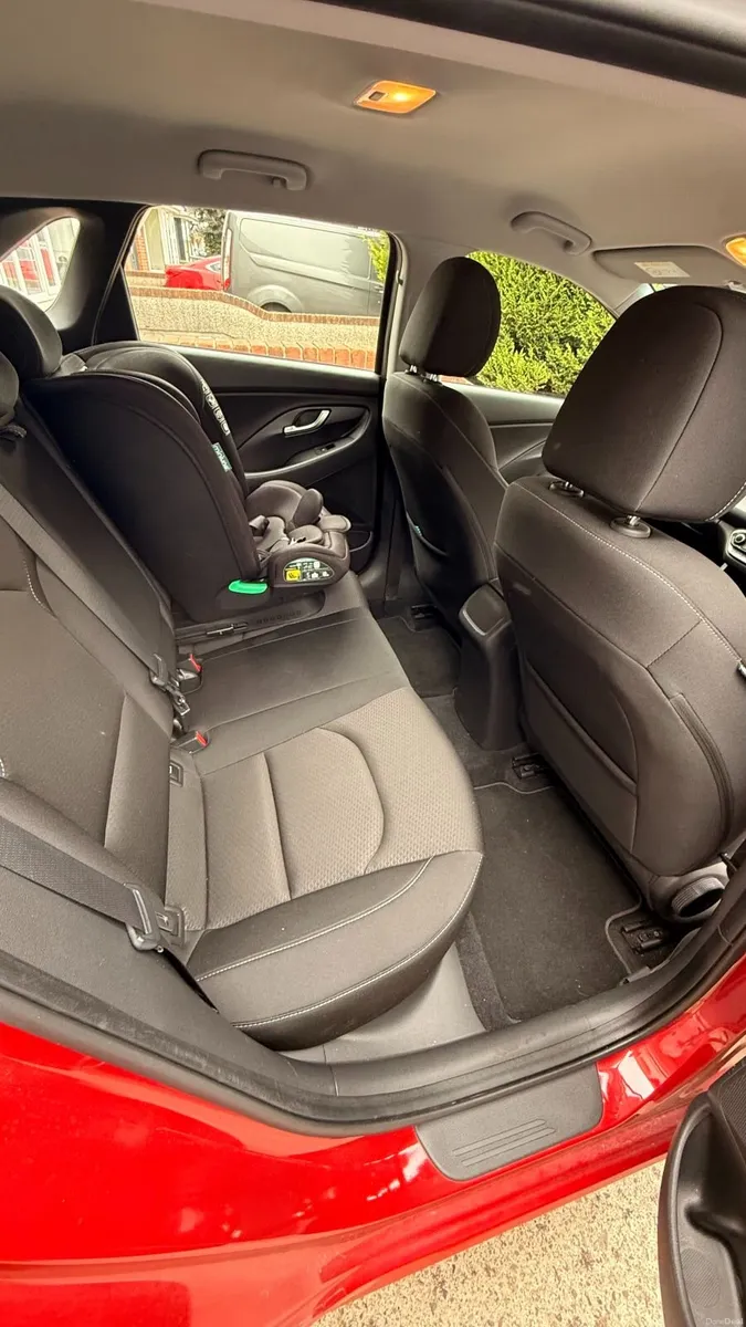 Hyundai i30 2018 Deluxe Low miles - Image 5